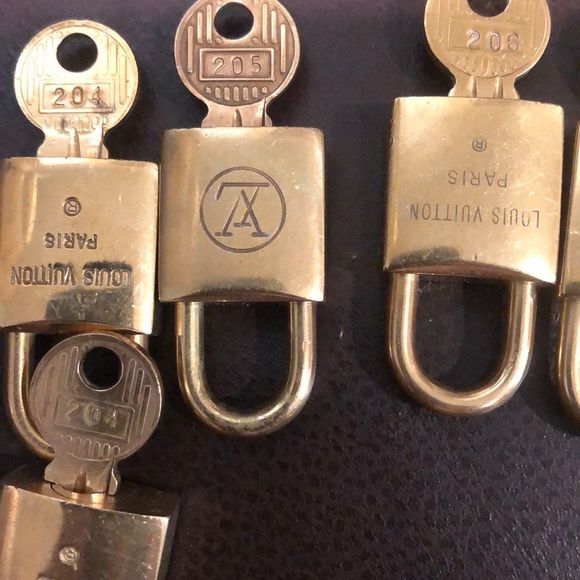 Vintage LV Louis Vuitton Padlock Lock & Key 202 - Picture 7 of 10